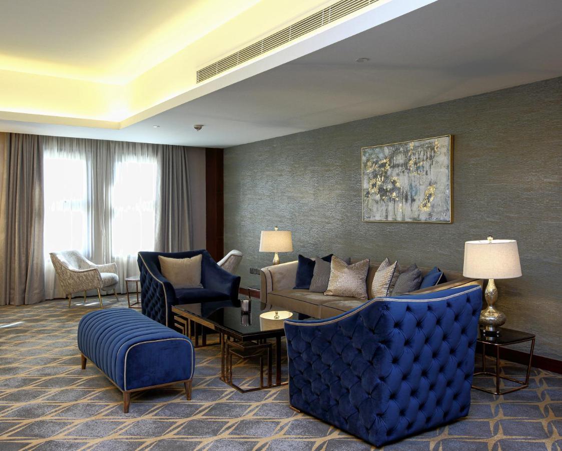 Vittori Palace Hotel And Residences Riyadh Exterior photo A suite at the hotel