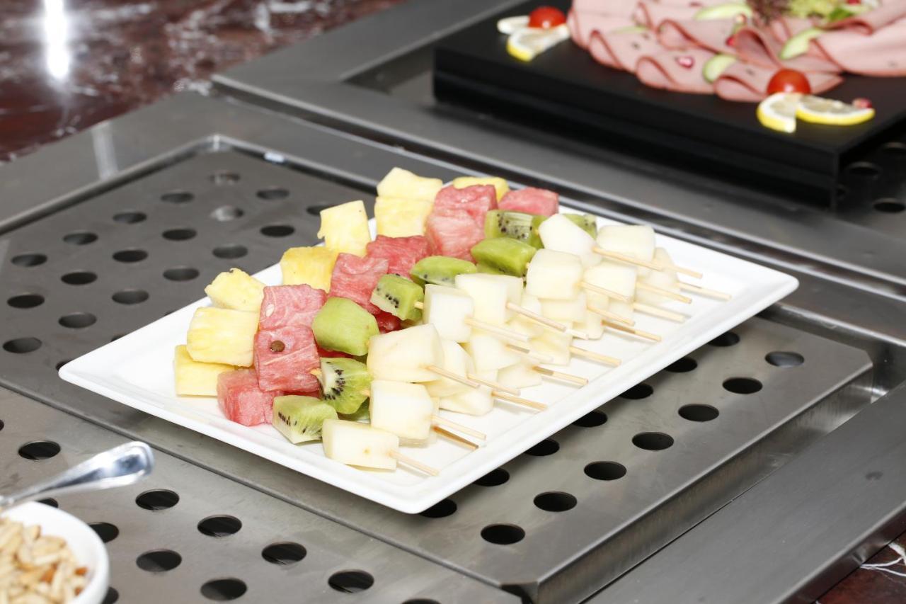 Vittori Palace Hotel And Residences Riyadh Exterior photo A fruit salad