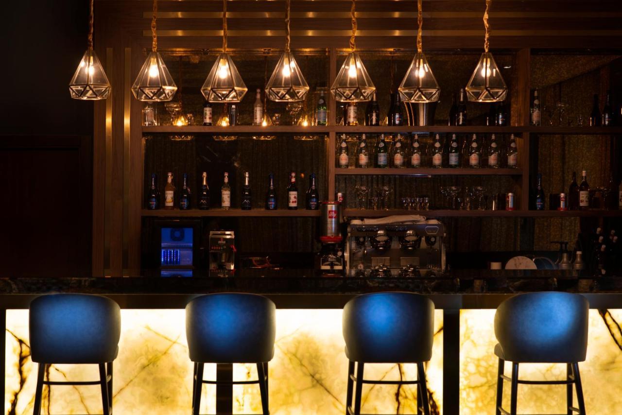 Vittori Palace Hotel And Residences Riyadh Exterior photo The bar at the hotel
