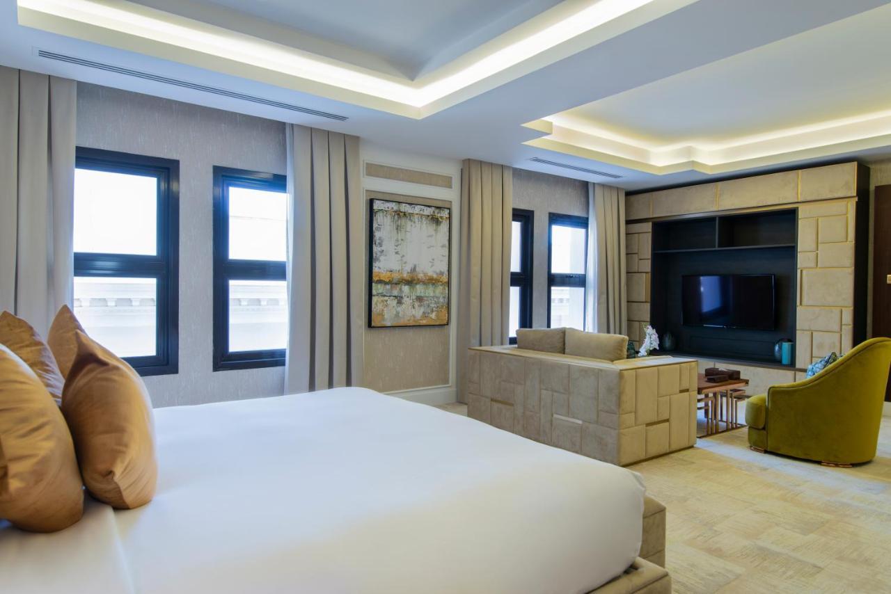 Vittori Palace Hotel And Residences Riyadh Exterior photo A suite at the hotel
