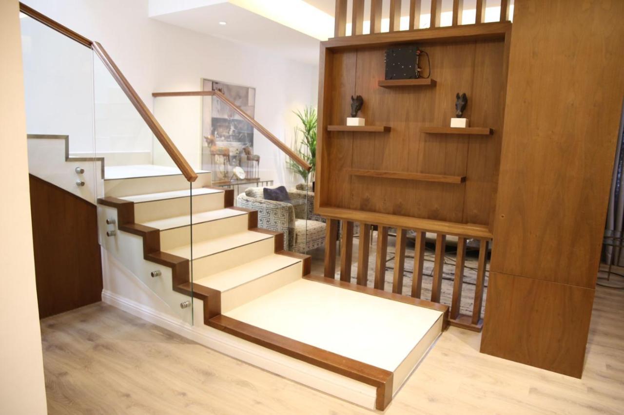 Vittori Palace Hotel And Residences Riyadh Exterior photo A staircase in a house